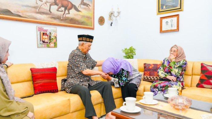Mantan Gubernur Jawa Timur Khofifah Indar Parawansa berkunjung ke Kota Makassar Rabu (4/12/2024).