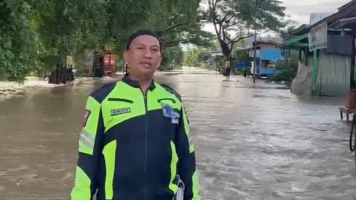 Kondisi terkini jalan poros Soppeng-Wajo, Marossa, Kelurahan Ujung, Kecamatan Lilirilau, Kabupaten Soppeng, Sulawesi Selatan (Sulsel) digenangi air, Kamis (4/7/2024).