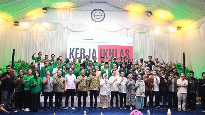 Konsolidasi parpol koalisi Danny-Azhar dan Indira-Ilham di kediaman Danny Pomanto Jl Amirullah, Senin (5/8/2024).