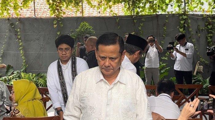 Mantan Kadiv Hubungan Internasional Polri Napoleon Bonaparte menghadiri pembubaran Timnas AMIN di kediaman mantan Capres nomor urut 1 Anies Baswedan di Pendopo Anies Baswedan di Jalan Lebak Bulus Dalam II No.42, Cilandak, Jakarta Selatan, Selasa (30/4/2024).