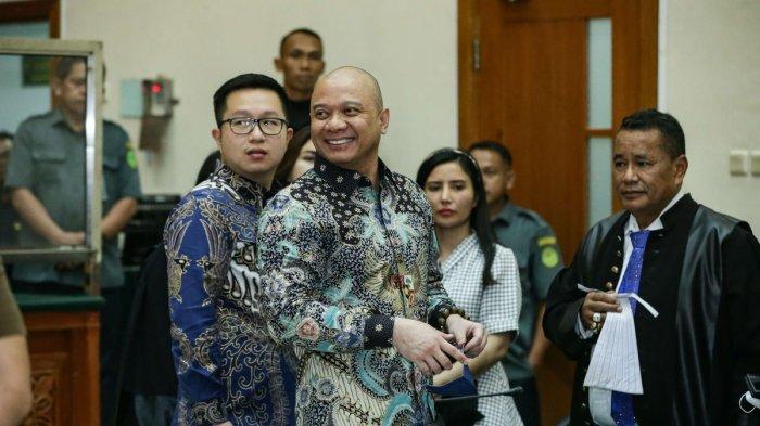 Mantan Kapolda Sumatera Barat Irjen Teddy Minahasa usai menjalani sidang vonis di Pengadilan Negeri Jakarta Barat, Senin (9/5/2023). Majelis hakim menjatuhkan vonis hukuman penjara seumur hidup dalam kasus peredaran narkotika jenis sabu yang menjeratnya.