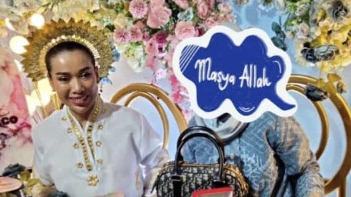 Maya Ningsrida saat acara Mapaenre doi. Ia viral di media sosial setelah dilamar oleh Francesco C, bule asal Italia.