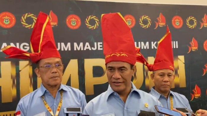 SIDANG HIMPUNI - Menteri Pertanian RI, Andi Amran Sulaiman saat menghadiri Sidang Umum Majelis HIMPUNI ke-III di Hotel Four Points by Sheraton, Kota Makassar, Jumat (21/2/2025). Amran Sulaiman ajak HIMPUNI bersinergi untuk ketahanan pangan.