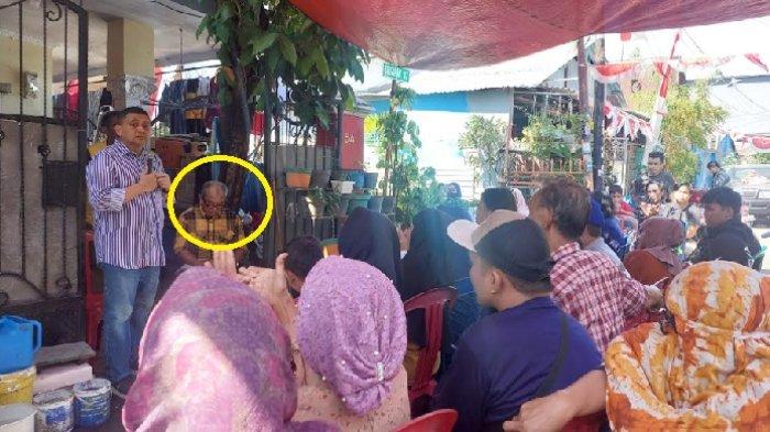 Momen Ilham Arief Sirajuddin (IAS) mendampingi Munafri Arifuddin (Appi) menyapa warga di Jl Tamalate IIV, Kelurahan Kassi-Kassi, Kecamatan Rappocini, Kota Makassar, Selasa (13/8/2024) siang.