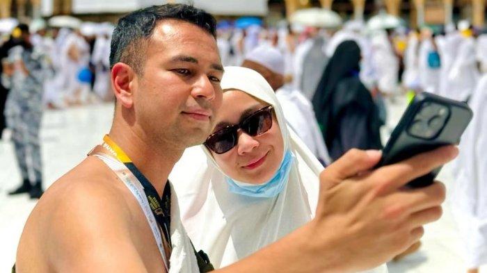 Momen Raffi Ahmad dan Nagita Slavina menunaikan Ibadah Haji di Tanah Suci Mekah.