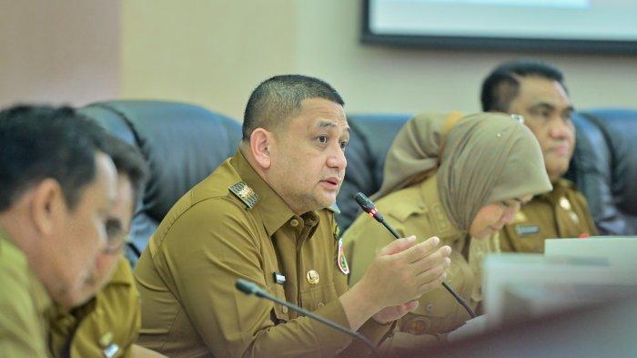 Wali Kota Makassar Munafri Arifuddin memimpin Rapat Koordinasi lingkup Pemkot Makassar di lt 2 Balaikota Makassar Jl Ahmad Yani, Selasa (4/3/2025). Munafri Arifuddin tolak gunakan mobil dinas baru.