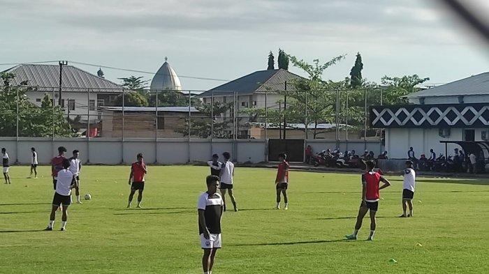 PSM Makassar latihan di Stadion Kalegowa, Jl Poros Pallangga, Kecamatan Pallangga, Kabupaten Gowa, Kamis (1/8/2024).