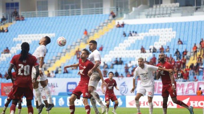 PSM Makassar vs Persis Solo di Stadion Batakan, Sabtu (10/8/2024). PSM Makassar menang 3-0 atas Persis Solo.