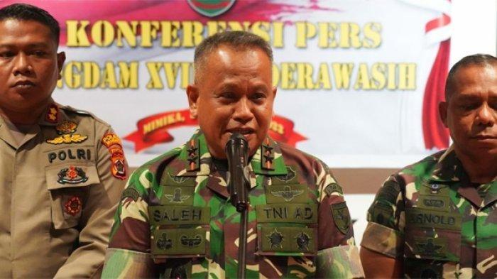 Pangdam XVII/Cenderawasih Mayjen TNI Muhammad Saleh Mustafa saat konferensi pers di Ballroom Rimba Hotel Papua (RHP) Timika pada Senin (5/9/2022).