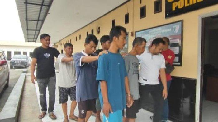 Para tersangka pembunuhan pedagang sate di Desa Polewali, Kecamatan Gantarang, Kabupaten Bulukumba, Sulawesi Selatan, menjalani pemeriksaan.