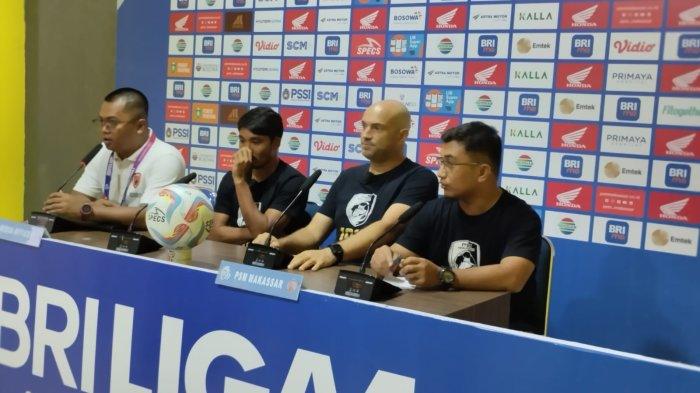 Pelatih PSM Makassar Bernardo Tavares dan Kapten Juku Eja M Arfan saat jumpa pers jelang laga pekan 20 Liga 1 2023/2024 kontra Persikabo, Rabu (22/11/2023).