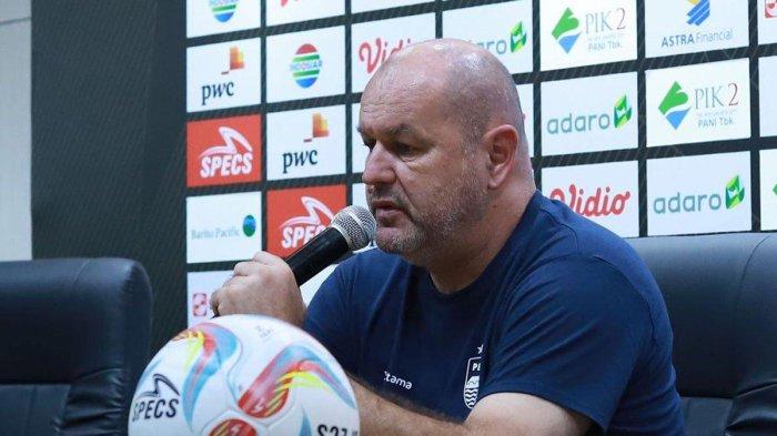 Pelatih Persib Bandung Bojan Hodak. Selangor FC dikabarkan ingin mendatangkan Bojan Hodak.