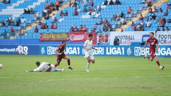 Pemain PSM Makassar, Victor Luiz saat lawan PSIS Semarang pada pekan keenam Liga 1 2024/2025 di Stadion Batakan, Balikpapan, Kalimantan Timur, Jumat (20/9/2024).