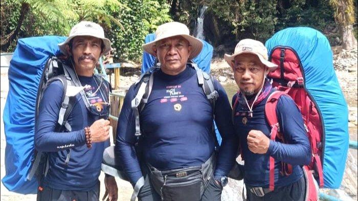 Tiga pendaki yang tergabung dalam Keluarga Pendaki Gunung dan Penjelajah Alam Jarambah QC asal Tasikmalaya, Jawa Barat, dilaporkan hilang saat melakukan ekspedisi di Gunung Balease, Kabupaten Luwu, Sulawesi Selatan.
