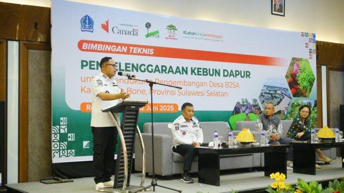 BONE- Potret Wakil Bupati Bone, Andi Akmal Pasluddin saat menghadiri kegiatan Bimbingan Teknis Penyelenggaraan Pemanfaatan Lahan Pekarangan (11/6/2025). Andi Akmal berharap kegiatan tersebut bisa mewujudkan kemandirian ekonomi masyarakat desa, khususnya dalam sektor ketahanan pangan.