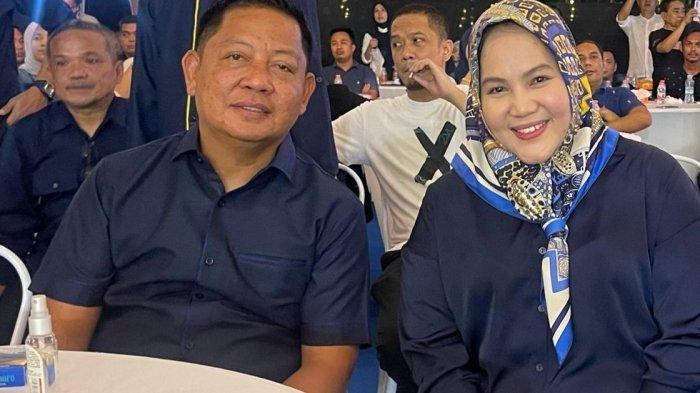 Ketua DPD Nasdem Luwu Utara Putriana Hamka Dakka atau Putri Dakka foto bersama Ketua DPW Nasdem Sulsel Rusdi Masse Mappasessu.