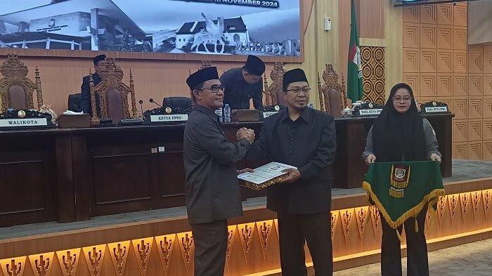 Suasana rapat paripurna jawaban Wali Kota Makassar terhadap Ranperda APBD Pokok 2025, Senin (18/10/2024). Anggaran Pendapatan dan Belanja Daerah Tahun Anggaran 2025 Kota Makassar dirancang mencapai Rp5,7 triliun.