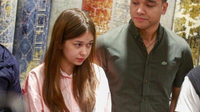 Rebecca Klopper didampingi Fadly Faisal menghadiri konferensi pers di kawasan Panglima Polim, Jakarta Selatan, Selasa (6/6/2023).