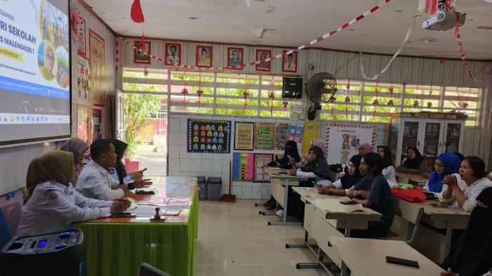 SDI MALENGKERI - Pertemuan kepala sekolah, ketua komite, guru, staf, orang tua siswa dan perwakilan siswa dalam rangka penguatan kerja Tim Adiwiyata dan Tim Pokja menyambut Hari Bumi 2025 di Makassar, beberapa waktu lalu. UPT SPF SDI Malengkeri 1 Kota Makassar menggelar program internalisasi gerakan kepada warga sekolah untuk meningkatkan kualitas pendidikan dan membentuk karakter siswa yang lebih baik.