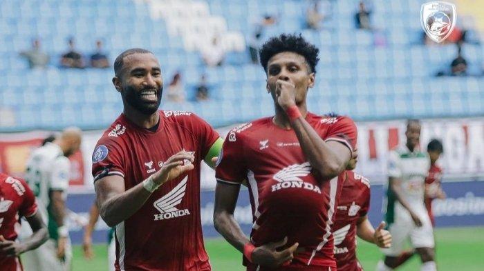Selebrasi gol bek PSM Makassar, Aloisio Soares