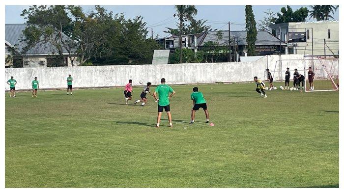 Suasana Latihan Skuad Pasukan Ramang di Stadion Kalegowa pada Senin (31/7/2023). PSM Makassar akan menjamu Persik Kediri di Stadion Gelora BJ Habibie, Kamis (3/8/2023)