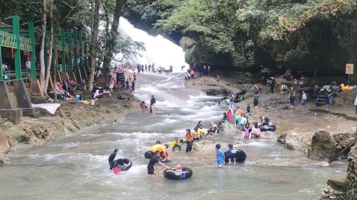 Suasana Wisata Alam Bantimurung, Dusun Bantimurung, Desa Jenetaesa, Kecamatan Simbang, Kabupaten Maros, Sulawesi Selatan, Minggu (26/5/2024).