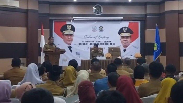 Suasana acara pertemuan silaturahmi Pj Gubernur Sulsel, Bahtiar Baharuddin di Baruga Kalabbirang, Rujab Bupati, Jl Lanto Daeng Pasewang, Kecamatan Binamu, Kabupaten Jeneponto, Sulsel, Selasa (2/1/2023)