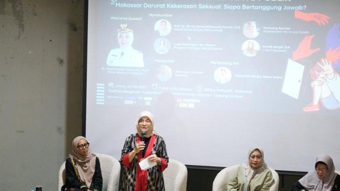 TALKSHOW KEKERASAN SEKSUAL – Suasana Talkshow dan Kampanye Publik Makassar Darurat Kekerasan Seksual, Siapa Bertanggung Jawab? di Bikin-bikin Creative Hub, Nipah Park, Makassar, Jumat (23/5/2025). Wakil Wali Kota Makassar, Aliyah Mustika Ilham, hadir mengajak ajak warga Makassar khususnya korban berani bicara dan lawan kekerasan seksual.
