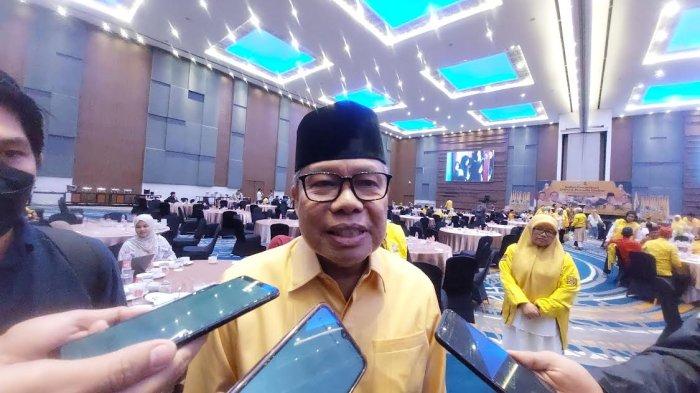 MUSDA GOLKAR SULSEL - Taufan Pawe ditemui di gelaran buka puasa bersama pengurus Angkatan Muda Partai Golkar (AMPG) di Hotel Four Points by Sheraton, Jl Andi Djemma, Makassar, Selasa (18/3/2025) malam. Taufan Pawe blak-blakan siap maju lagi calon Ketua Golkar Sulsel.