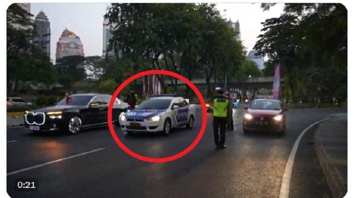 Capture video viral polisi nyaris menyerempet rombongan delegasi KTT ASEAN di kawasan Semanggi, Jakarta Selatan pada Rabu (6/9/2023).
