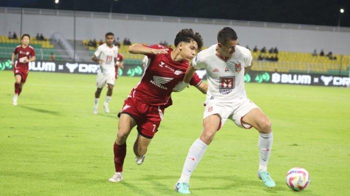 PEMAIN MUDA - Winger muda PSM Makassar, Victor Dethan saat melawan Malut United pada pekan 32 Liga 1 2024/2205 di Stadion BJ Habibie, Parepare, Sabtu (10/5/2025). PSM Makassar memiliki tiga pemain muda bersinar di musim 2024/2025.