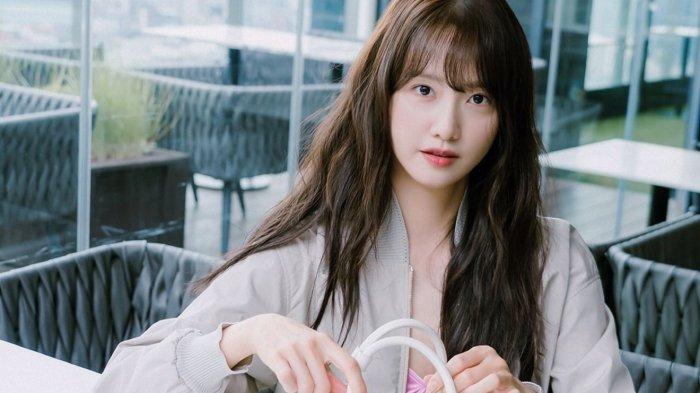 Yoona merupakan personil wanita grup Girls' Generation (SNSD)