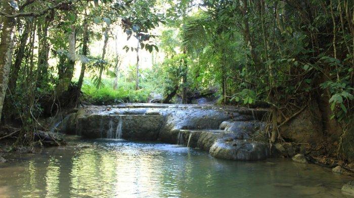 Air Terjun Tappalie, di Dusun Saliweng Padange, Desa Pattimpa, Kecamatan Ponre, Kabupaten Bone, Sulawesi Selatan.