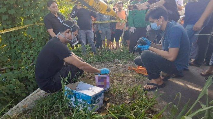Olah TKP penemuan jasad bayi dalam kaleng biskuit, Jl Kelapa Gading, Kelurahan Bumi Harapan, Kecamatan Bacukiki Barat, Kota Parepare, Sulawesi Selatan, Kamis (9/5/2024) lalu.
