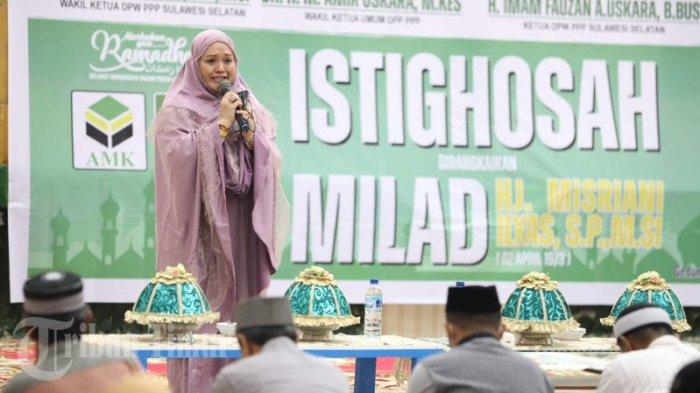 Wakil Ketua DPW PPP Sulsel, Misriani Ilyas memberikan sambutan pada acara Istigosah dan Milad ke-50 Misriani yang berlangsung di Gedung Lasharan Garden, Jalan Abdullah Daeng Sirua, Makassar, Senin (17/4/2023). Kegiatan ini dirangkaikan dengan acara buka puasa bersama yang dihadiri simpul-simpul tim Misriani yang jumlahnya sekitar 500 orang.