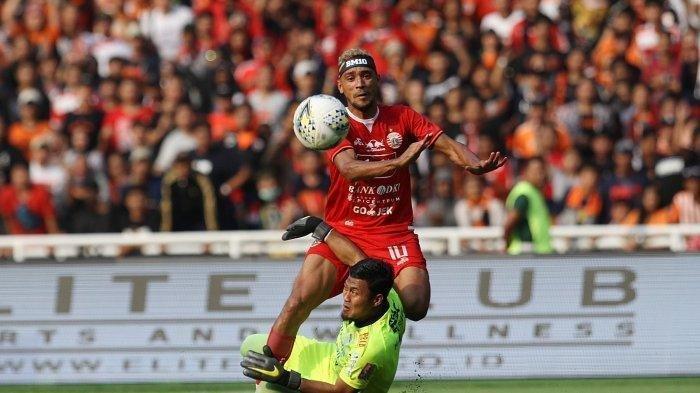 Kiper Persib Bandung, Deden Natshir yang mengalami cedera patah tulang kering terlihat sudah bergabung dengan skuat Persib Bandung jelang laga lawan PSIS Semarang, Kamis (18/7/2019). Kini dia akan bergabung di Piala Wali Kota Solo 2021