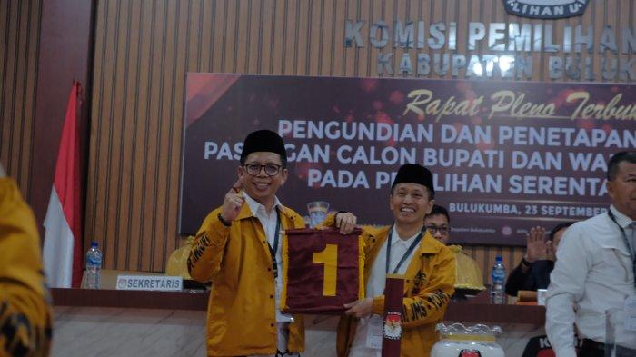 Pendukung Jamaluddin Syamsir-Tomy Satria Yuliantodi KPU setempat, Senin (23/9/2024)