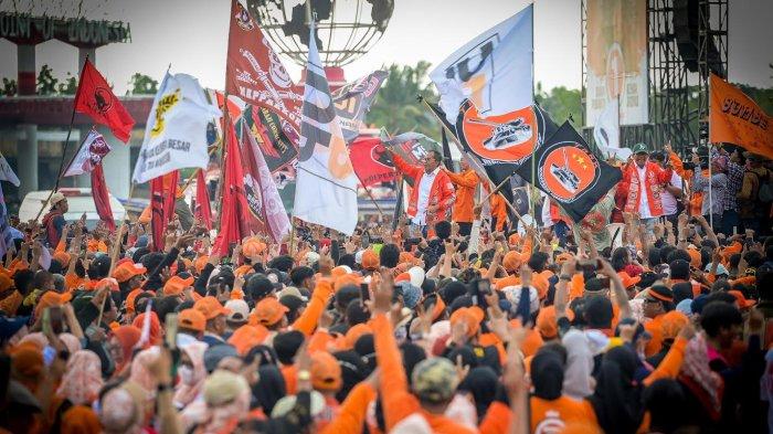 Suasana kampanye akbar paslon gubernur nomor urut 1, Danny Pomanto Azhar Arsyad di Kawasan MNEK CPI Jl Metro Tanjung Bunga, Jumat (22/11/2024).
