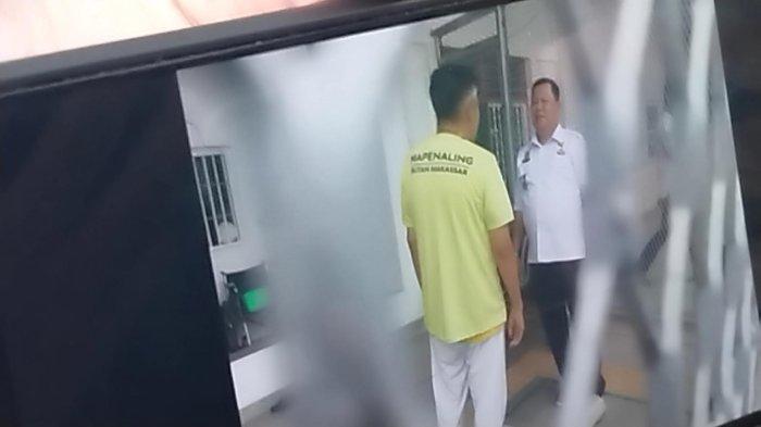 Suasana saat pejabat Kanwil Kemenkumham Sulsel mengecek langsung keberadaan Annar Salahuddin Sampetoding di dalam Rutan Makassar, Jl Rutan, Kecamatan Rappocini, Makassar, Rabu (8/1/2025).