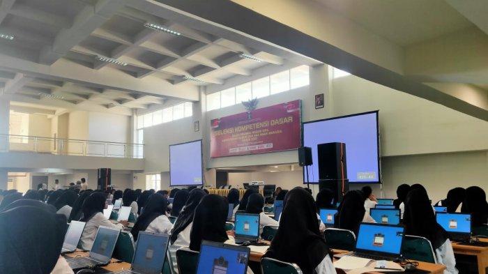 Pelaksanaan SKD CPNS Kantor Wilayah Kementerian Hukum dan HAM Sulawesi Selatan diikuti oleh peserta Wanita, Jumat(17/11) di lokasi ujian UIM Makassar.