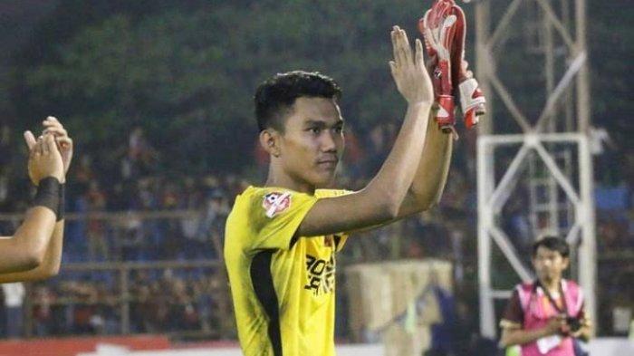 Kiper Hilman Syah saat masih membela PSM Makassar.