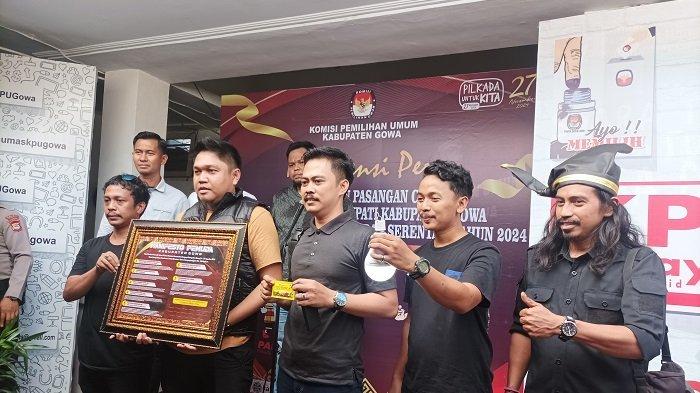 Seratusan mahasiswa unjuk rasa di kantor KPU Gowa Jl Andi Mallombassang, Kecamatan Somba Opu, Kabupaten Gowa, Sulsel, Selasa (27/8/2024) sore.