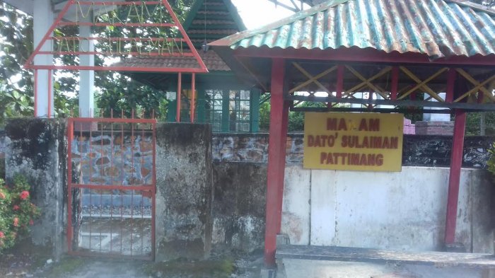 Makam Datuk Sulaiman atau Datuk Pattimang berada di Desa Pattimang, Kecamatan Malangke, Kabupaten Luwu Utara, Sulawesi Selatan.