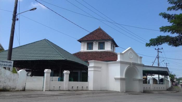 Masjid Katangka merupakan masjid tertua di Sulawesi Selatan dan Barat. Dibangun pada tahun 1603. Masjid ini terletak di Jl Syekh Yusuf, kelurahan Katangka, kecamatan Somba Opu, kabupaten Gowa. Tepat di sebelah kiri sebelum memasuki gerbang kabupaten Gowa.