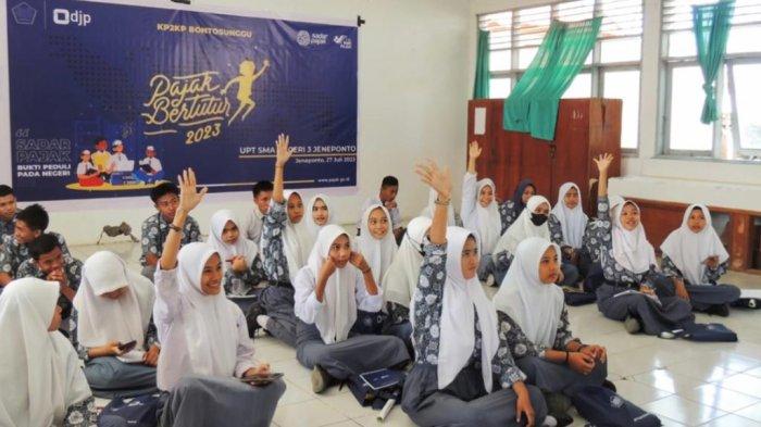 Para peserta terlihat antusias mengikuti rangkaian acara pajak bertutur di SMAN 3 Jeneponto.