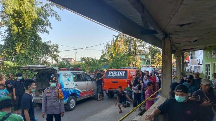 Warga Kelurahan Jagong, Kecamatan Pangkajene, Kabupaten Pangkep digegerkan dengan penemuan mayat wanita di dalam koper berwarna merah, Minggu (11/8/2024).