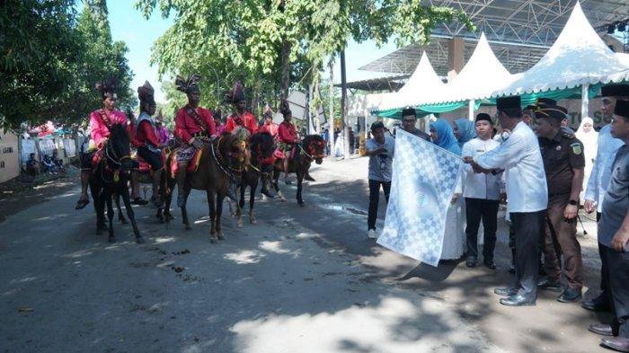 Suasana Musabaqah Tilawatil Quran (MTQ) ke-33 Sulsel 2024 diselenggarakan di Takalar dimeriahkan dengan pasukan berkuda.