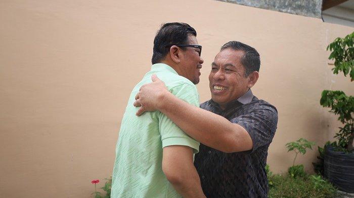 Eks Wakil Bupati (Wabup) Sidrap 2018-2023, Mahmud Yusuf (MY) menerima dan menjamu Calon Wakil Gubernur Sulsel, Azhar Arsyad di kediamannya, Jl Ganggawa, Sidrap, Minggu (29/9/2024) pagi.