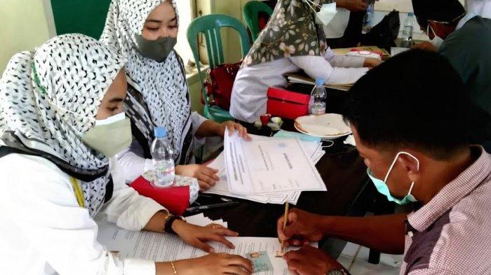 Proses pembayaran ganti rugi lahan Bendungan Paselloreng, di aula Kantor Camat Gilireng, Kabupaten Wajo, Selasa (7/9/2021)