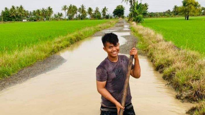 Ruas jalan Bampengnge Desa Kalosi Alau, Kecamatan Dua Pitue, Sidrap rusak parah bak kolam, warga tagih janji pemerintah Sidrap